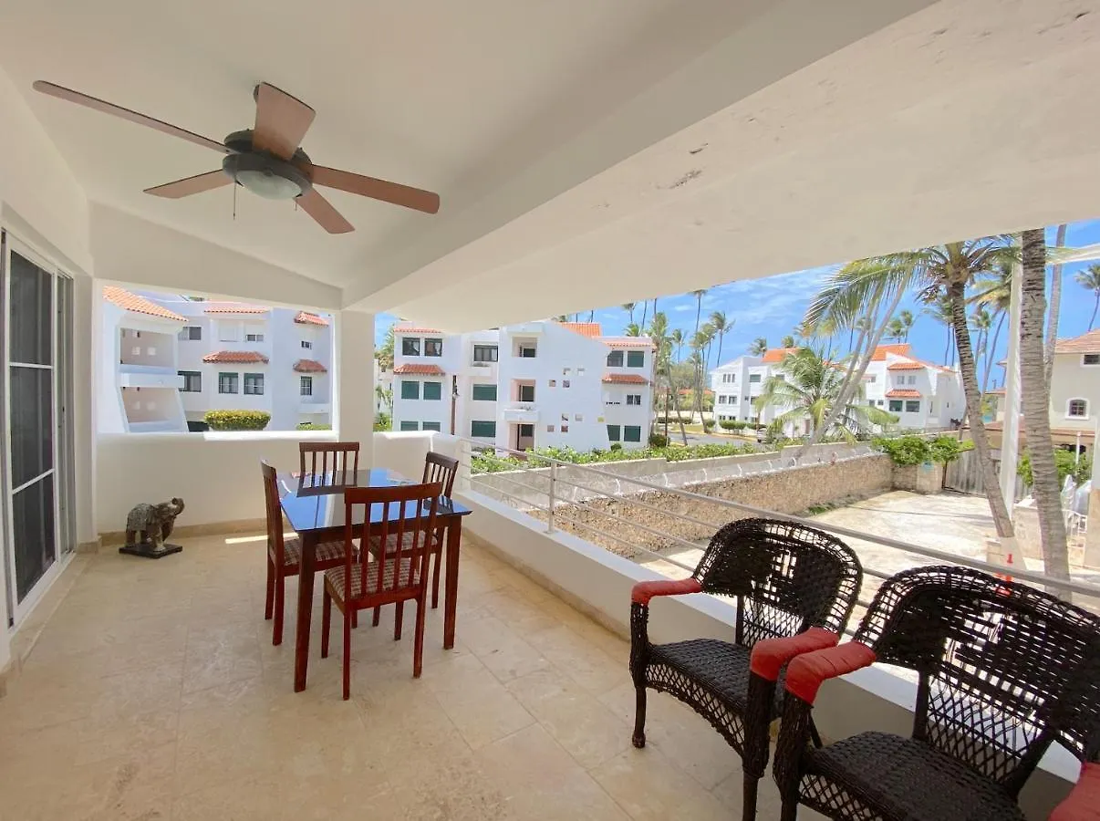 Los Corales Villas And Suites - Beach Club, Spa, Restaurants location